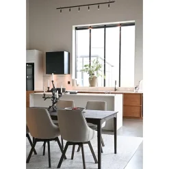 Alison tuoli lakattu tammijalka / tumma beige kangas